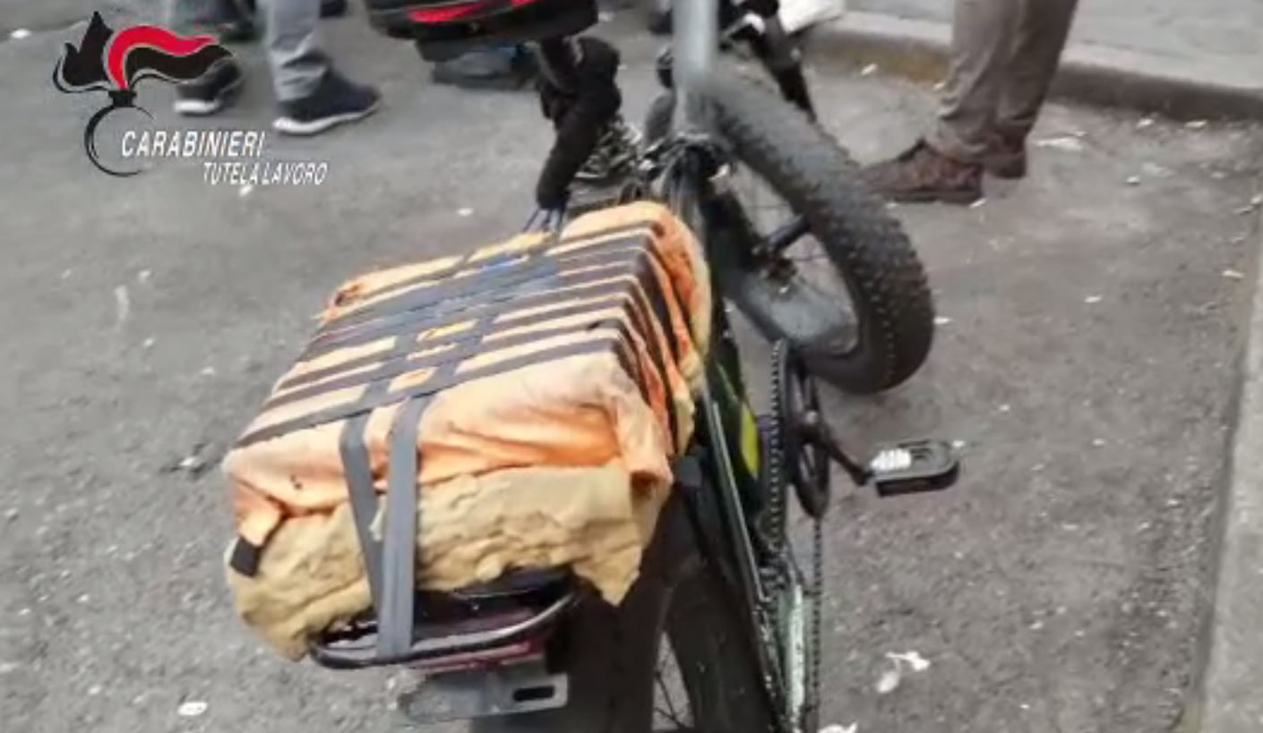 Rider, controlli e multe anche a Como. Ipotesi sfruttamento del lavoro