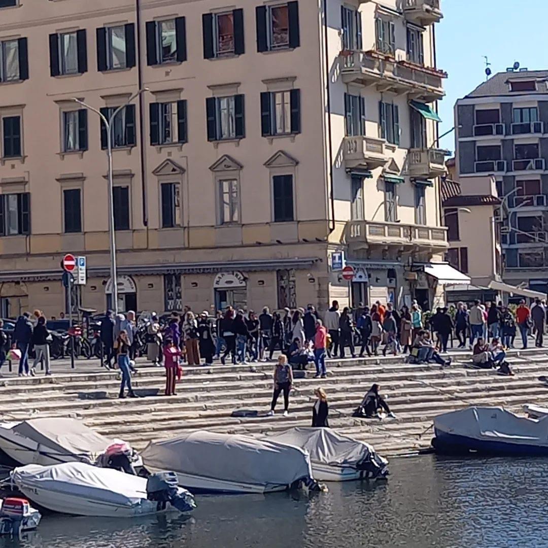 Como, Ztl in viale Geno. Il sindaco: “Attiva nella stagione turistica. Ma prima i marciapiedi”