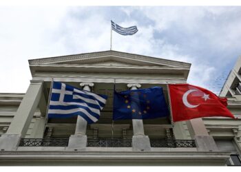 Ministro della Difesa greco Panagiotopoulos visita la Turchia