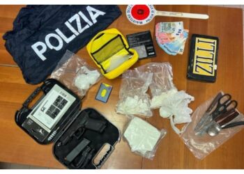 Uno è minore. Trovata da Polizia Crotone anche una pistola