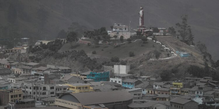 Uno dei tre attivi nel Paese con il Cotopaxi e El Reventador