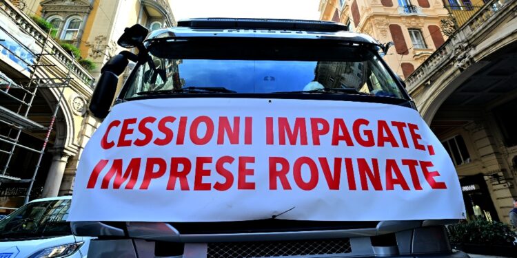 Tre manifestazioni contemporanee per chiedere sblocco crediti