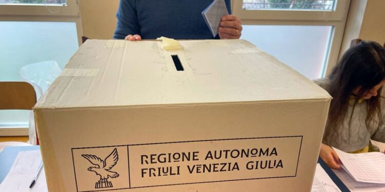 Si vota per le regionali fino alle 15