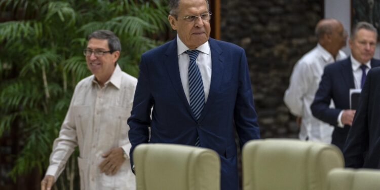 Il ministro degli Esteri è in visita a Cuba