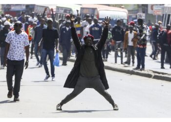 Odinga conferma altre manifestazioni per lunedì
