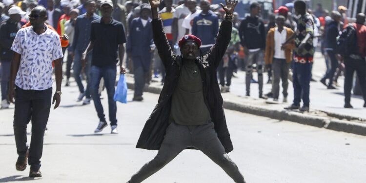 Odinga conferma altre manifestazioni per lunedì