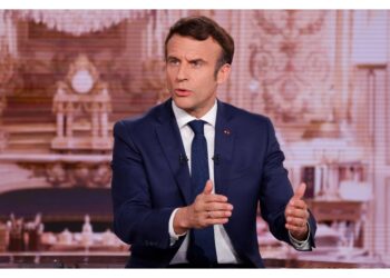 Discorso in tv del presidente ai francesi in piena crisi sociale