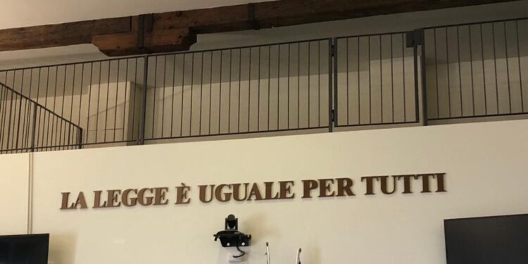 L'uomo è in carcere con l'accusa di aver ucciso la moglie