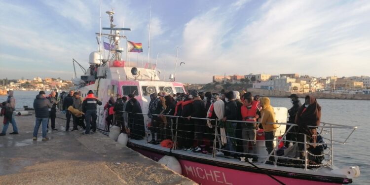 Approdati in 819 sull'isola