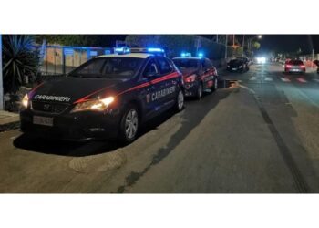 Vittime accusano 'due persone di colore'. Raid con cocci vetro