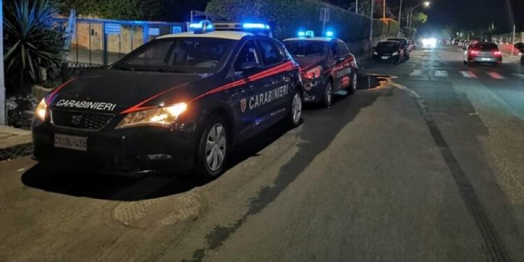 Vittime accusano 'due persone di colore'. Raid con cocci vetro
