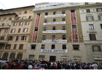 Sollecitate pene a 2 anni per invasione stabile Napoleone III