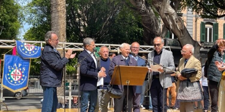 Bella ciao intonata in onore del partigiano centenario Lobina