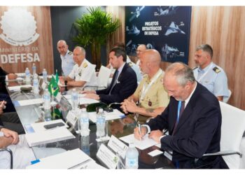Interesse per piattaforma Leonardo M-346 e nave Lss Fincantieri