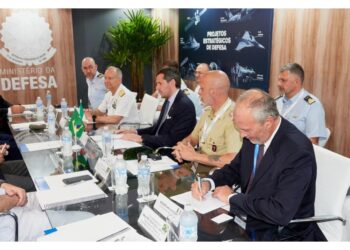 Interesse per piattaforma Leonardo M-346 e nave Lss Fincantieri