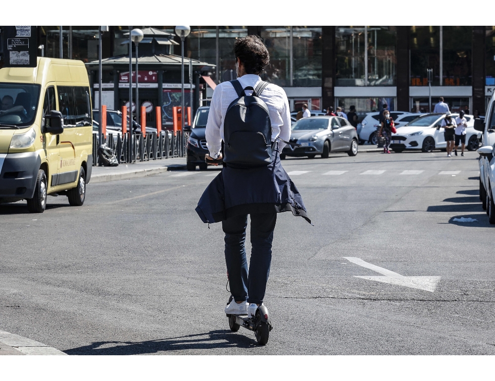 Sala, a Milano non farei un referendum sui monopattini