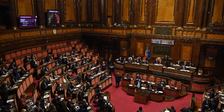 92 i voti favorevoli