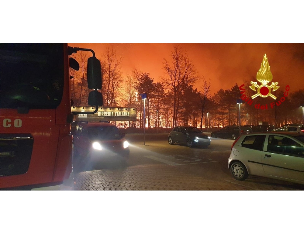 Spento dopo una notte di lavoro l’incendio al Parco delle Groane