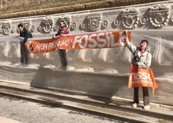 "Non paghiamo il fossile".Attivisti identificati senza incidenti