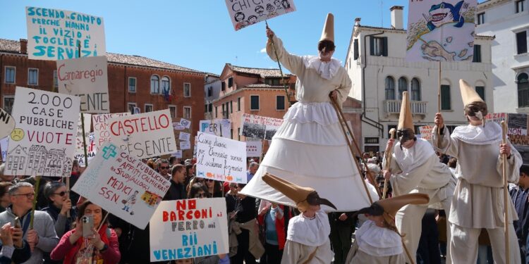 Sfila anche Pulcinella