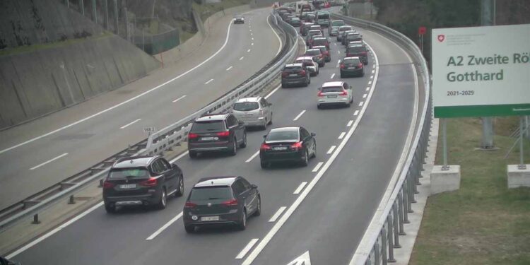 Svizzera, traffico bloccato per il controesodo pasquale
