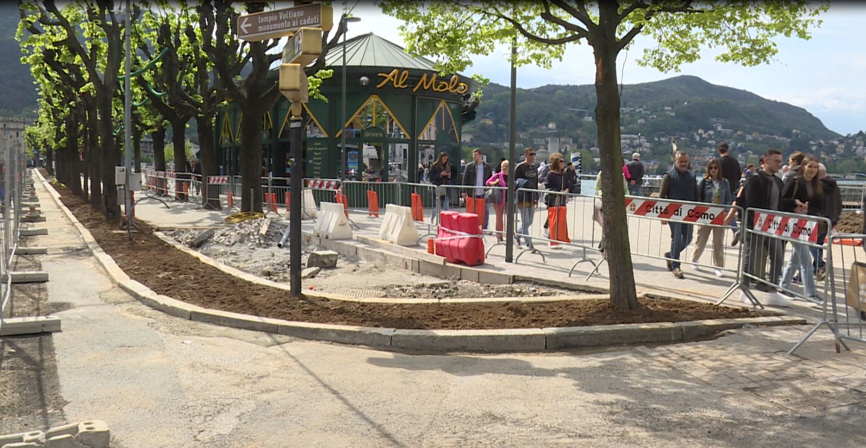 Lungolago di Como: slalom tra i cantieri e le code di turisti