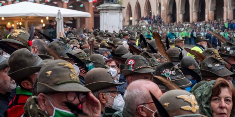 Domani striscione sul tema sulla facciata della sede municipale