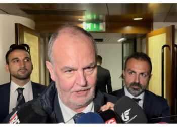 Il ministro a Cagliari per un incontro informale sul dl
