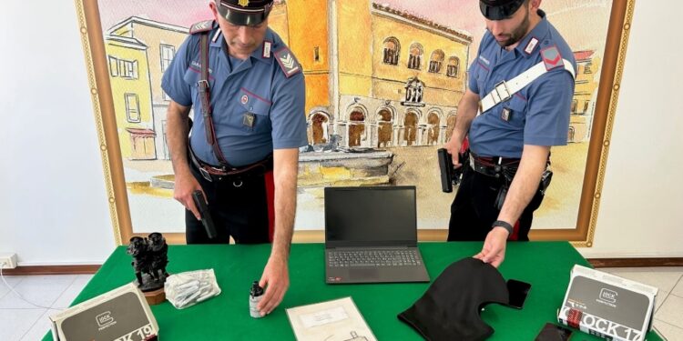 Carabinieri arrestano 19enne nel Pesarese