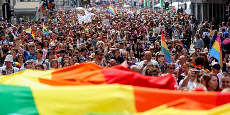 Celebra 20 anni legge belga per il matrimonio tra omosessuali