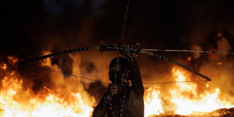 Violente proteste contro la legge sulla demarcazione delle terre