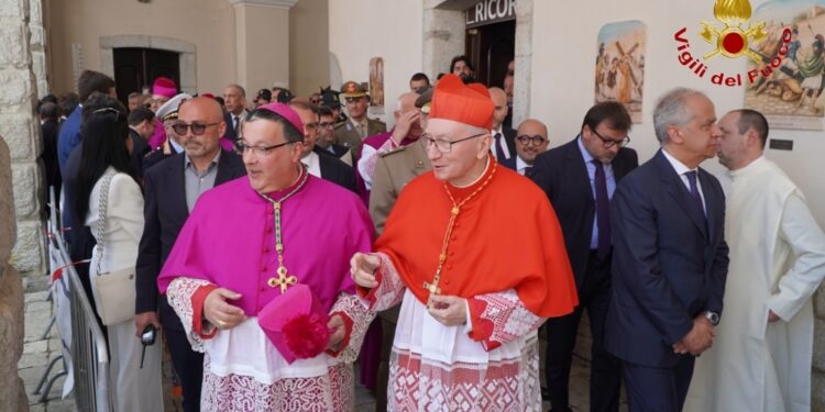 Messa 900 anni abbazia Montevergine con Piantedosi e Sangiuliano