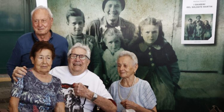 Incontrò 77 anni dopo i tre 'bambini' fotografati in Italia