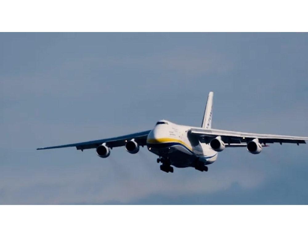 Esercitazioni in Sardegna, un Antonov porta 2 Tiger tedeschi