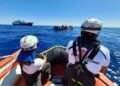 Soccorsi su una barca al largo della Libia