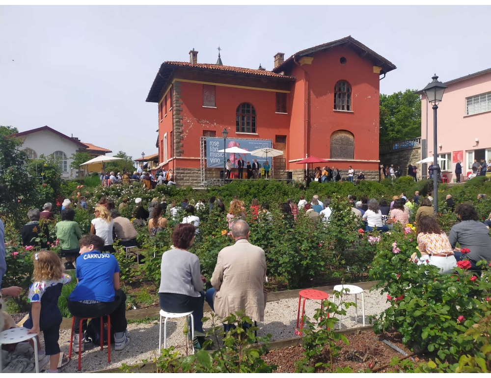 'Tra le rose' per Franco Rotelli. Presente Kestel (Oms)