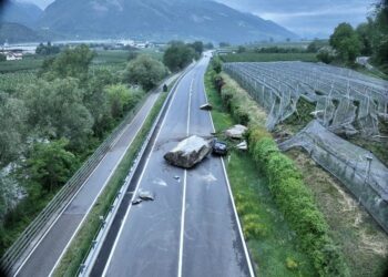 I quattro giovani a bordo sono rimasti illesi