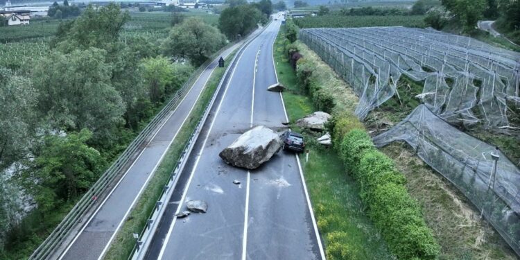 I quattro giovani a bordo sono rimasti illesi