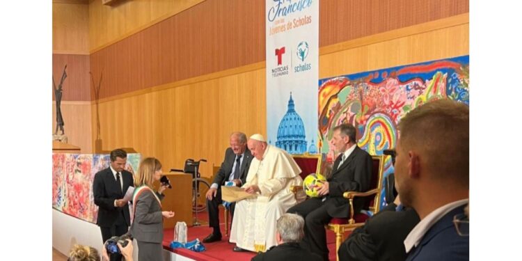 Il Pontefice incontra assessore in Vaticano e saluta la città