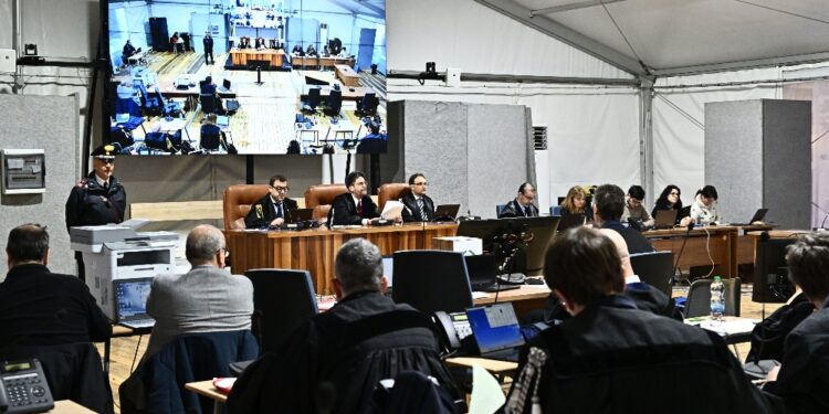 Teste al processo: 'Operazione non si fece perchè complessa'