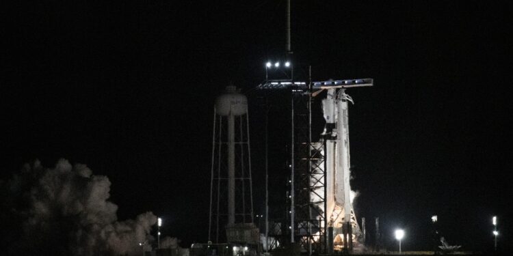 Lancio da Cape Canaveral con razzo SpaceX Falcon 9