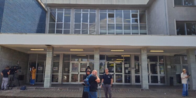 Gli studenti oggi sono rientrati a scuola