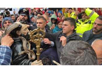 Senza mascherine il rito secolare in onore di San Domenico Abate