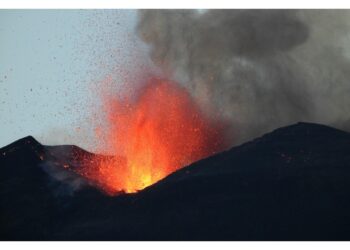 Ingv:'bagliori dalla Voragine