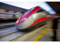 Convoglio regionale senza passeggeri ostruisce rotaie a Smn