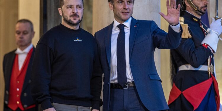 Il presidente francese riceve omologo ucraino per cena di lavoro