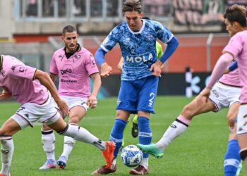 Una fase di Como-Palermo, terminata 1-1 (foto Roberto Colombo)