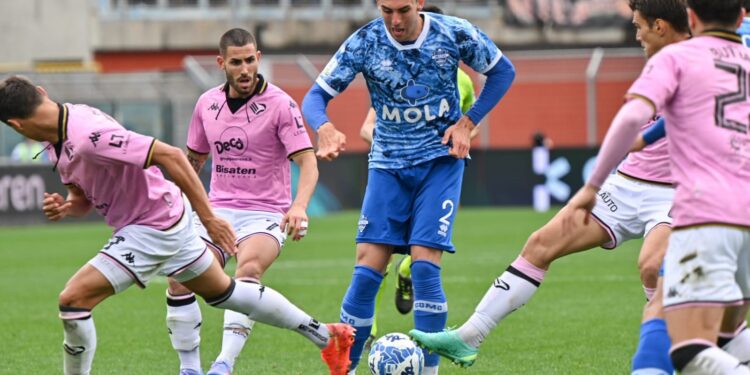 Una fase di Como-Palermo, terminata 1-1 (foto Roberto Colombo)