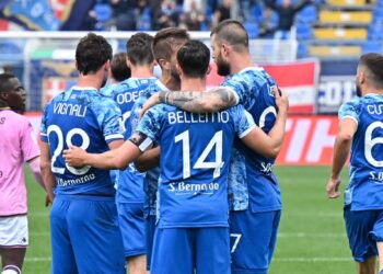 L'esultanza degli azzurri  dopo il rigore segnato da Cerri (foto Roberto Colombo)