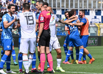 L'esultanza degli azzurri in Como-Ternana nel campionato 2022-2023 (foto Roberto Colombo)